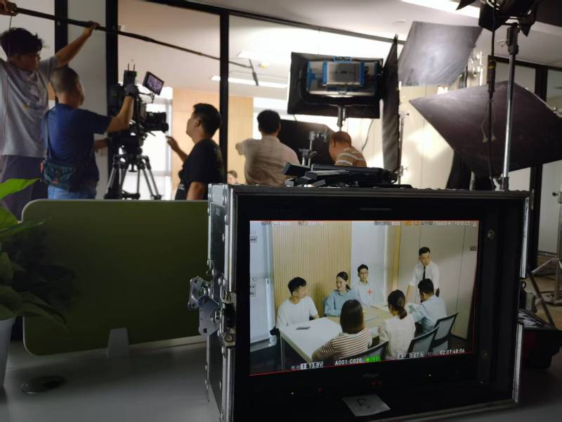 高邮市TVC拍摄公司：科技产品视觉化大师，诠释未来感与功能美学